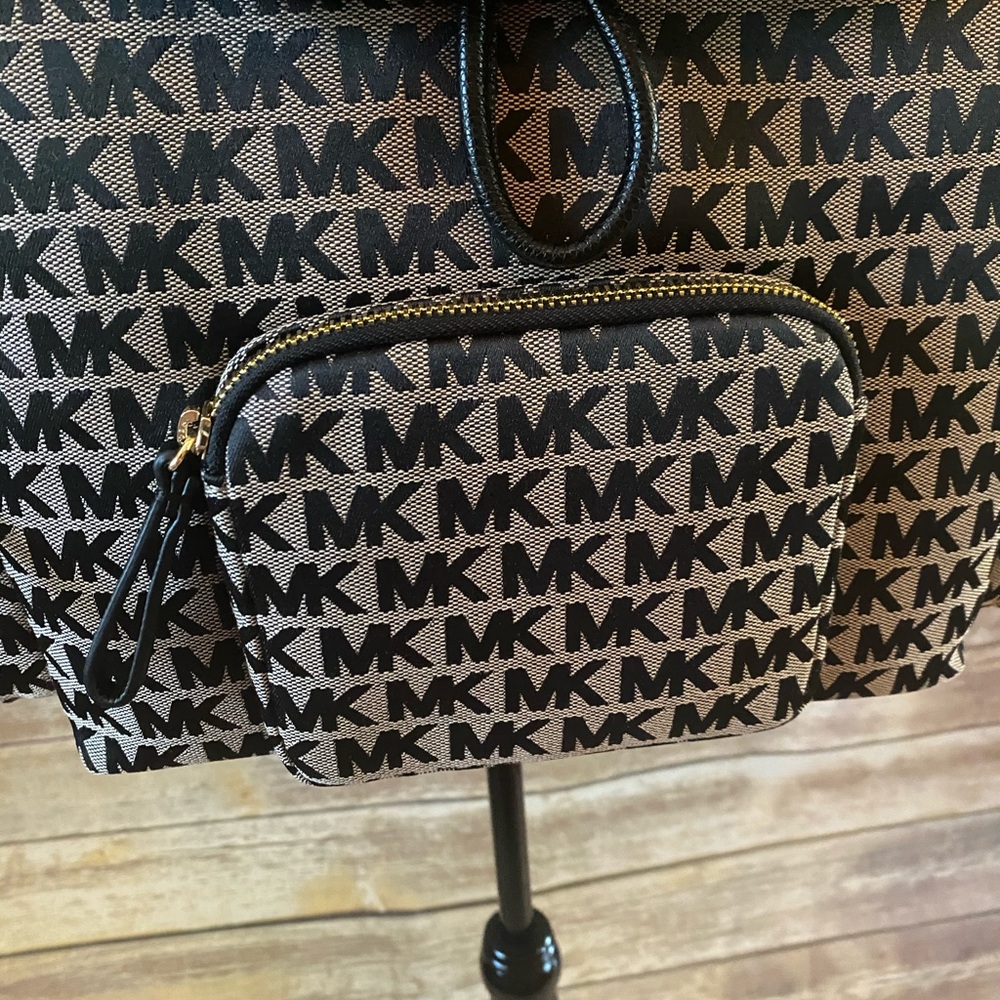 MICHAEL KORS ABBEY LARGE CARGO BACKPACK - Picture 5 of 16